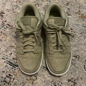 Nike Dunk Low Premium MF - Women’s 7